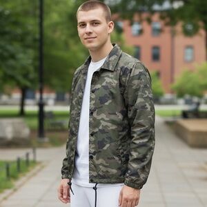 American Eagle Men's M Bomber Jacket Green Camo EUC Lightweight